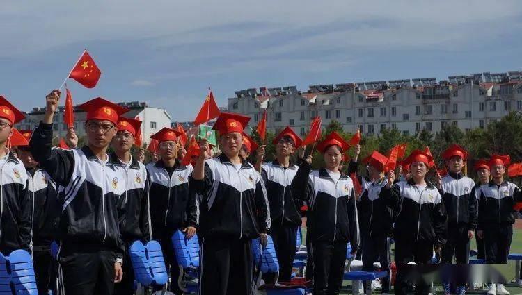 陈国坤《西装暴徒》上线，够燃够暴力！武打戏份不错，有点李小龙的影子了！