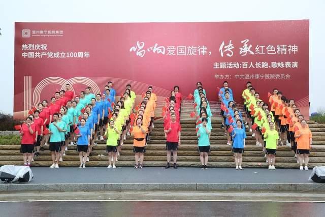 为什么他老远看见我就跑？我们认识，我暗恋过他，他应该知道。可是我们没怎么说过话，我也没表白过。游戏画面